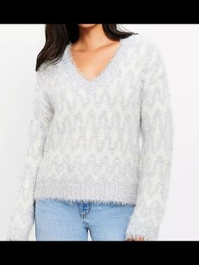 Loft Cozy V-Neck Fuzzy Cable Knit Sweater - Light Gray White Light Blue NWT